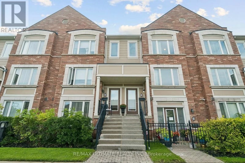 26 Walter Dove Court, Aurora (Bayview Wellington), Ontario, L4G0S8, Aurora (Bayview Wellington), Ontario — photo 1 of 5