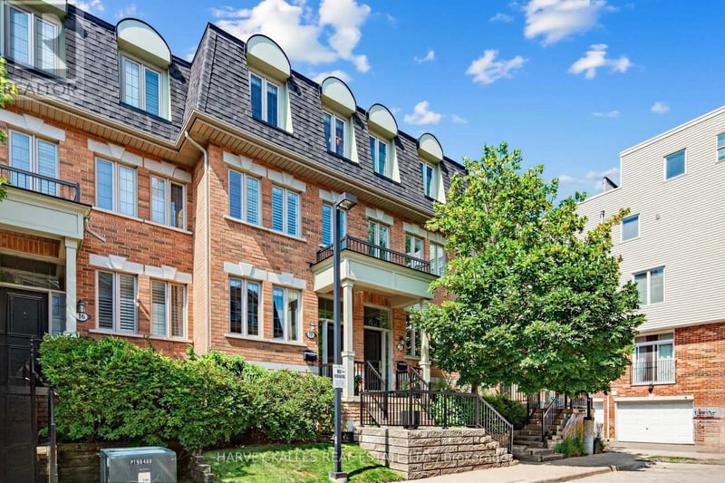 18 Sargent Lane, Toronto (East End-Danforth), Ontario, M4E3T9, Toronto (East End-Danforth), Ontario — photo 1 of 5