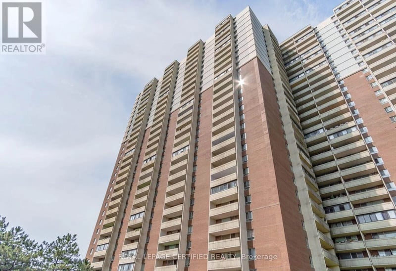 #1208 1 Massey Square, Toronto (Crescent Town), Ontario, M4C5L4, Toronto (Crescent Town), Ontario — photo 1 of 5