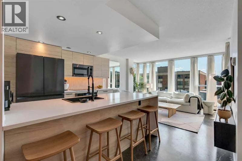 188 15 Avenue Southwest, Calgary, Alberta, T2R1S4, Calgary, Alberta — photo 1 of 5