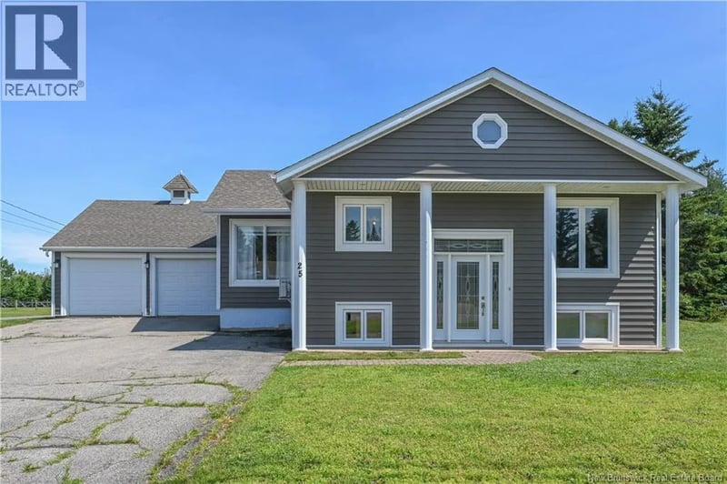 25 Rue du Voilier, Caraquet, New Brunswick, E1W1A4, Caraquet, New Brunswick — photo 1 of 5