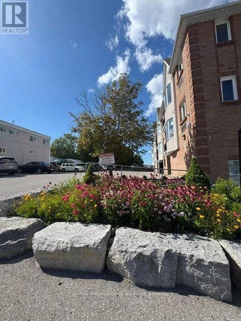 #302 108 Water Street, Scugog (Port Perry), Ontario, L9L1R2, Scugog (Port Perry), Ontario — photo 1 of 5