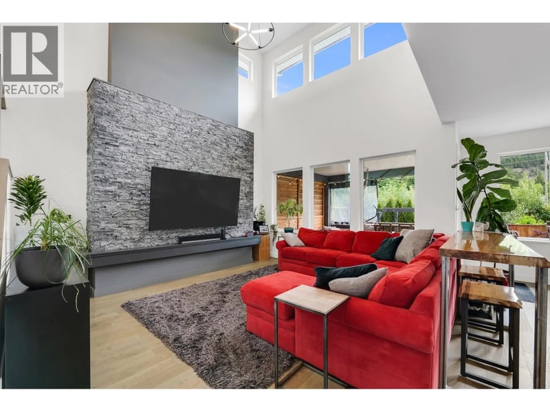 39224 CARDINAL Drive, Squamish, British Columbia, V8B0V3, Squamish, British Columbia — photo 1 of 5