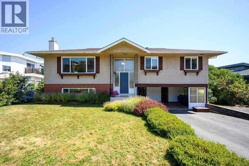 178 Rodello Street, Comox, British Columbia, V9M1V2, Comox, British Columbia — photo 1 of 5