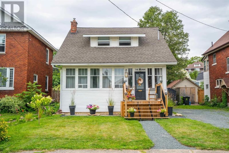 14 The Drive, Sault Ste. Marie, Sault Ste. Marie, Ontario, P6B1B7, Sault Ste. Marie, Ontario — photo 1 of 5