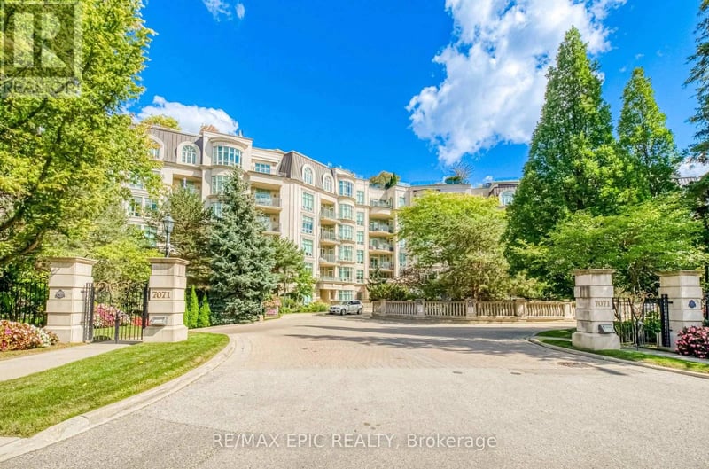 #211 7071 Bayview Avenue, Markham (Bayview Glen), Ontario, L3T7Y8, Markham (Bayview Glen), Ontario — photo 1 of 5