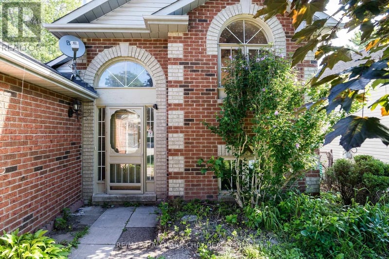 5 Goldsmith Place, Wasaga Beach, Ontario, L9Z1E4, Wasaga Beach, Ontario — photo 1 of 5