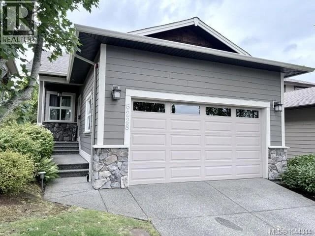6228 Washington Way, Nanaimo, British Columbia, V9T0A3, Nanaimo, British Columbia — photo 1 of 5