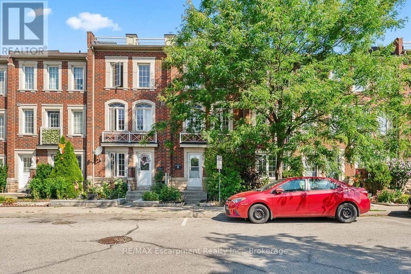 8 JIM BAIRD Mews, Toronto (Downsview-Roding-CFB), Ontario, M3L0C6, Toronto (Downsview-Roding-CFB), Ontario — photo 1 of 5