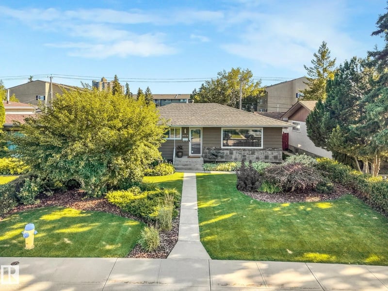 16613 90 AV NW, Edmonton, Alberta, T5R4W9, Edmonton, Alberta — photo 1 of 5