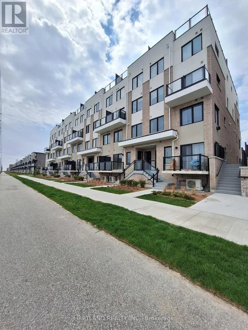 #304 1695 Dersan Street, Pickering (Duffin Heights), Ontario, L1X0S9, Pickering (Duffin Heights), Ontario — photo 1 of 5