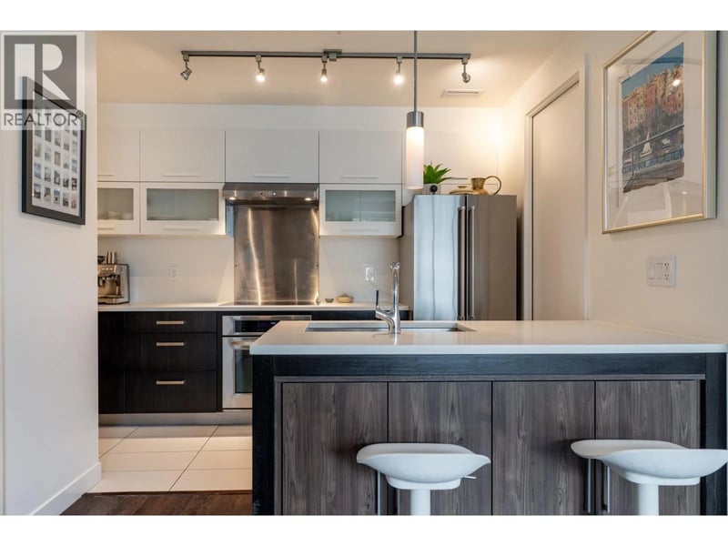 182 17TH Avenue, Vancouver, British Columbia, V5V1A4, Vancouver, British Columbia — photo 1 of 5
