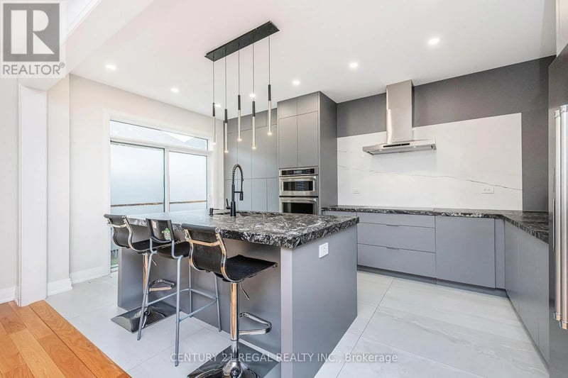 13 Neilly Terrace, Bradford West Gwillimbury (Bradford), Ontario, L3Z4K9, Bradford West Gwillimbury (Bradford), Ontario — photo 1 of 5