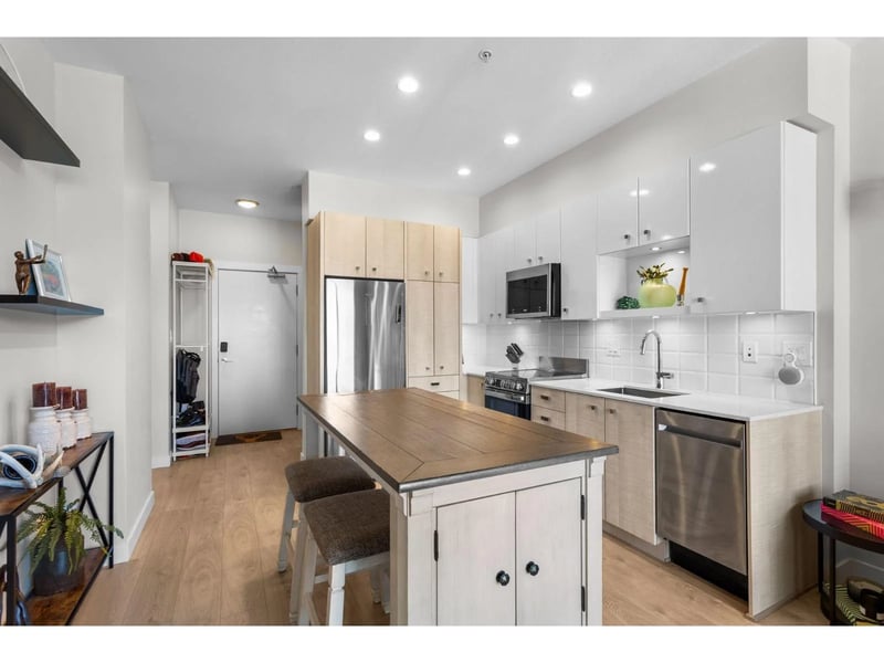 #518 10838 WHALLEY Boulevard, Surrey, British Columbia, V3R0G8, Surrey, British Columbia — photo 1 of 5
