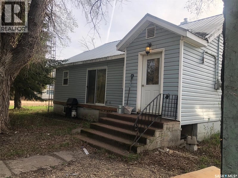19 1st AVENUE N, Hyas, Saskatchewan, S0A1K0, Hyas, Saskatchewan — photo 1 of 5