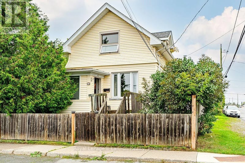 138 College Street, Thunder Bay (College Heights), Ontario, P7A5J5, Thunder Bay (College Heights), Ontario — photo 1 of 5