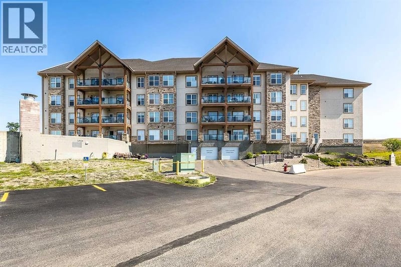 201 River Ridge Drive Northwest, Medicine Hat, Alberta, T1A8V5, Medicine Hat, Alberta — photo 1 of 5
