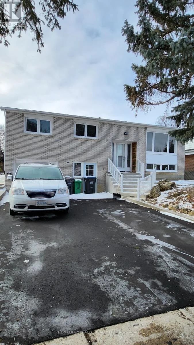 #Main 219 Mcmurchy Avenue, Brampton (Brampton South), Ontario, L6Y1Z2, Brampton (Brampton South), Ontario — photo 1 of 5