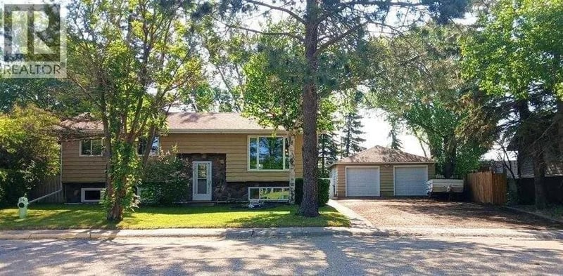 3808 49A Avenue, Innisfail, Alberta, T4G1J2, Innisfail, Alberta — photo 1 of 5