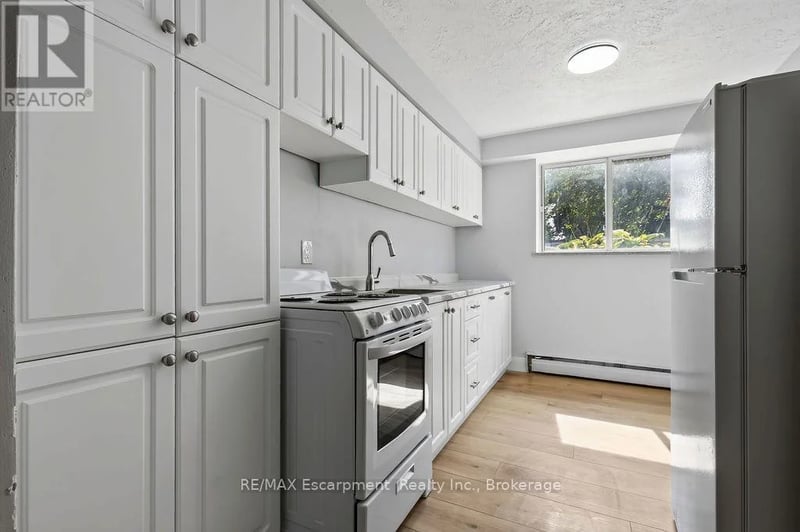 #103 2393 New Street, Burlington (Brant), Ontario, L7R1K1, Burlington (Brant), Ontario — photo 1 of 5