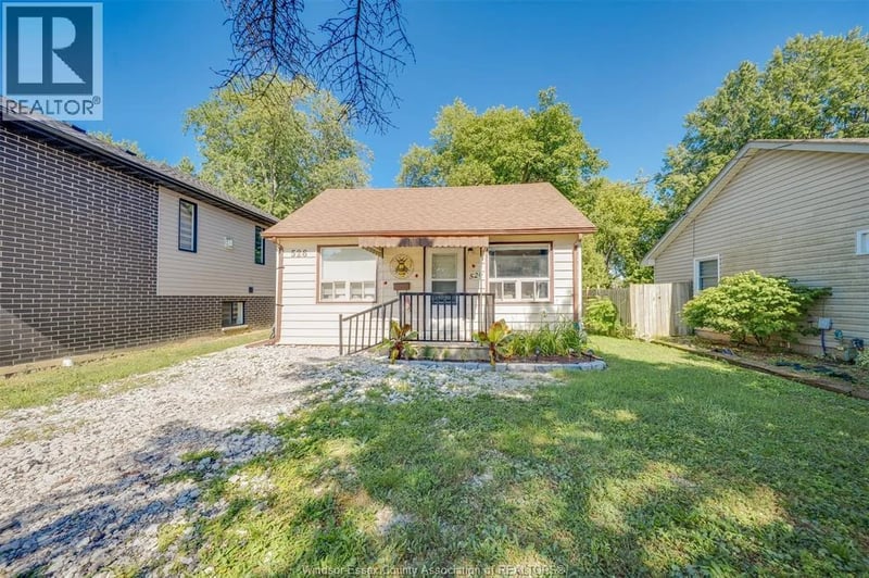 526 LESPERANCE, Tecumseh, Ontario, N8N1W4, Tecumseh, Ontario — photo 1 of 5