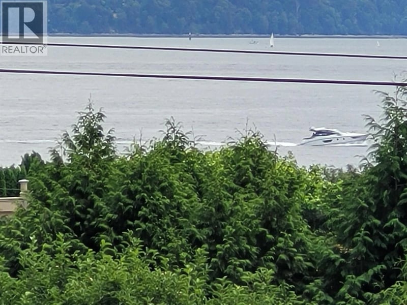 4405 MARINE Drive, West Vancouver, British Columbia, V7W1N8, West Vancouver, British Columbia — photo 1 of 5