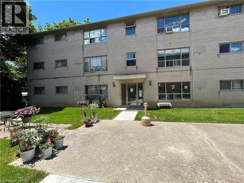 #14 108 CREIGHTON Road, Dundas, Ontario, L9H3C1, Dundas, Ontario — photo 1 of 5