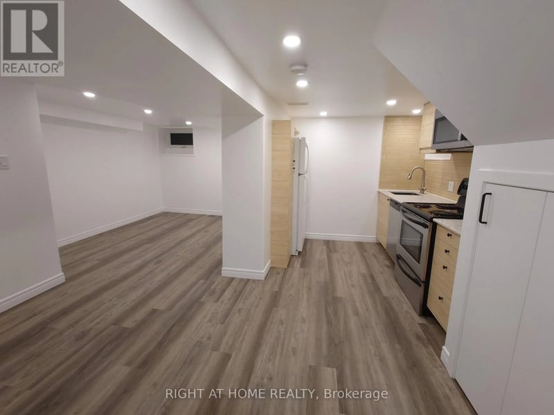 117 Wellington Street South, Hamilton (Stinson), Ontario, L8N2R3, Hamilton (Stinson), Ontario — photo 1 of 5