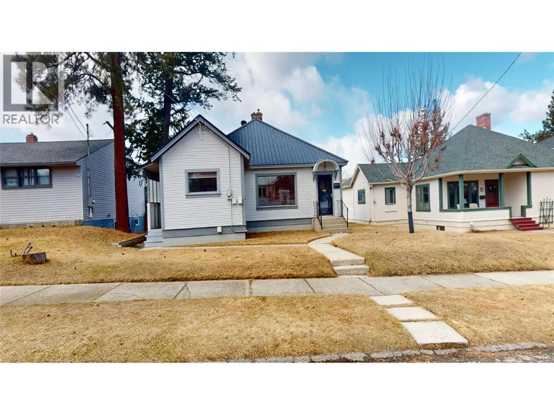 331 10th Avenue South, Cranbrook, British Columbia, V1C2N5, Cranbrook, British Columbia — photo 1 of 5