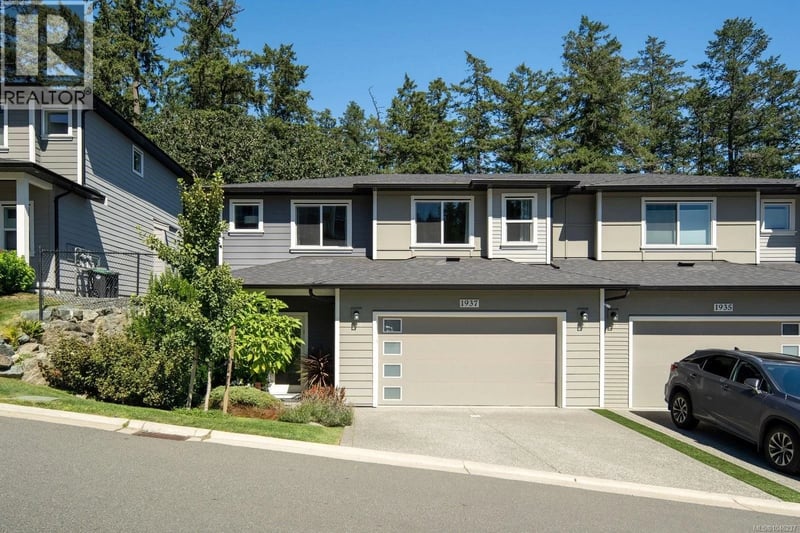 1937 West Park Lane, View Royal, British Columbia, V9B3R9, View Royal, British Columbia — photo 1 of 5