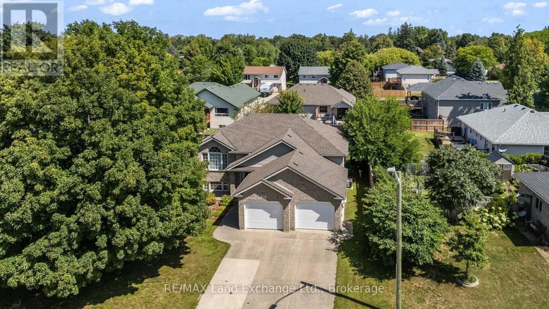 513 Peirson Avenue, Saugeen Shores, Ontario, N0H2C1, Saugeen Shores, Ontario — photo 1 of 5