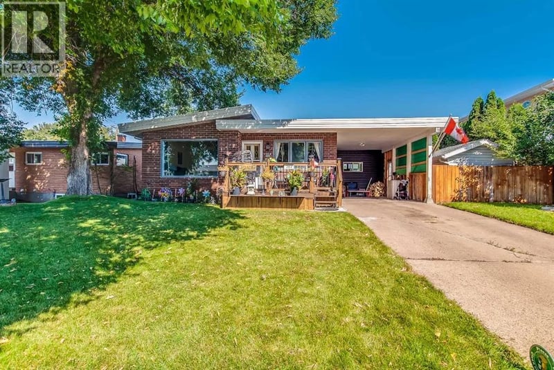 362 7 Street Northwest, Medicine Hat, Alberta, T1A6N6, Medicine Hat, Alberta — photo 1 of 5