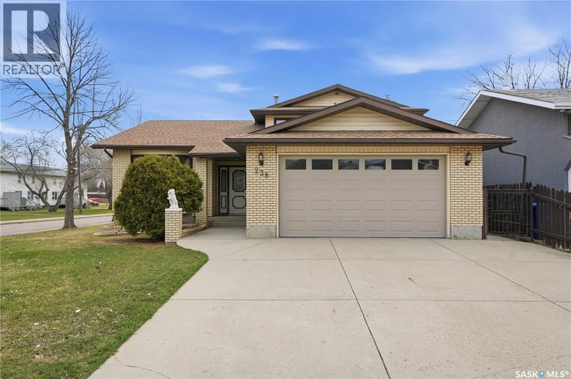 238 S AVENUE N, Saskatoon, Saskatchewan, S7L2Z8, Saskatoon, Saskatchewan — photo 1 of 5
