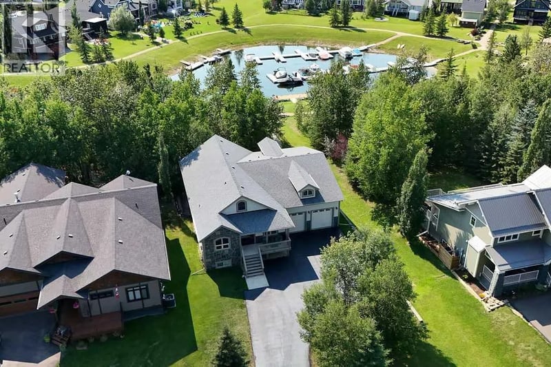 232 Canal Street, Rural Ponoka County, Alberta, T0C2J0, Rural Ponoka County, Alberta — photo 1 of 5