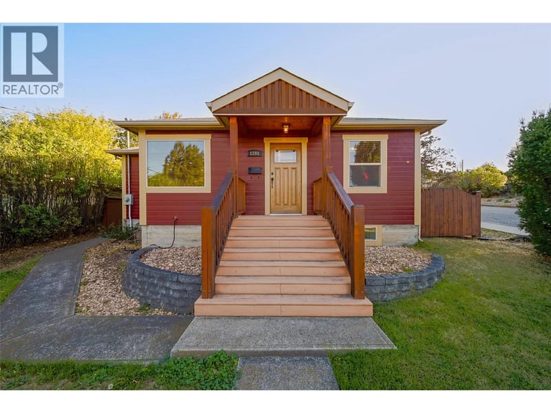 1201 PLEASANT Street, Kamloops, British Columbia, V2C3C2, Kamloops, British Columbia — photo 1 of 5