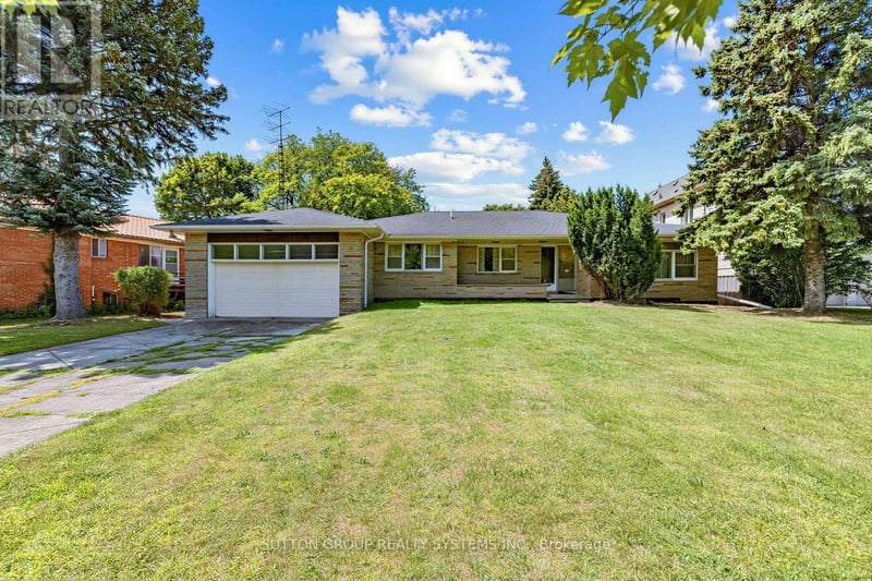 4 Banbury Road, Toronto (Banbury-Don Mills), Ontario, M3B2L3, Toronto (Banbury-Don Mills), Ontario — photo 1 of 5