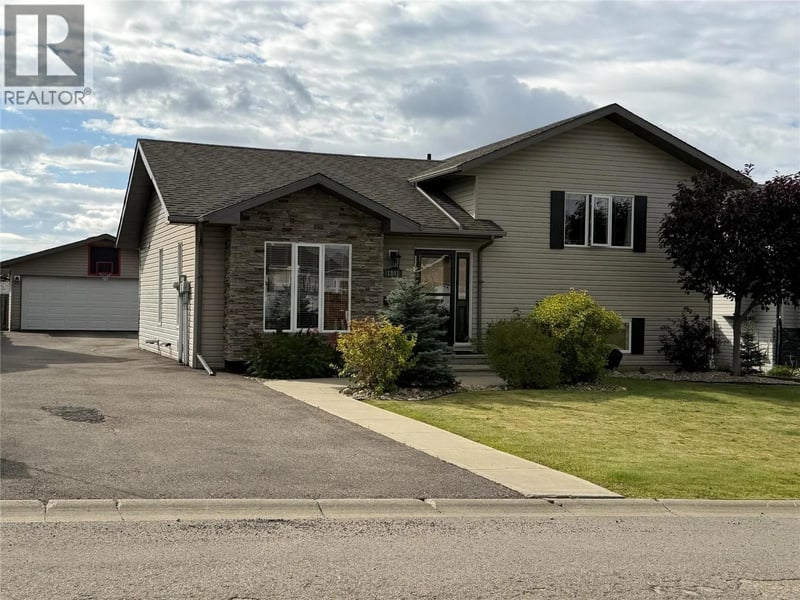 1841 87 Avenue, Dawson Creek, British Columbia, V1G0B6, Dawson Creek, British Columbia — photo 1 of 5