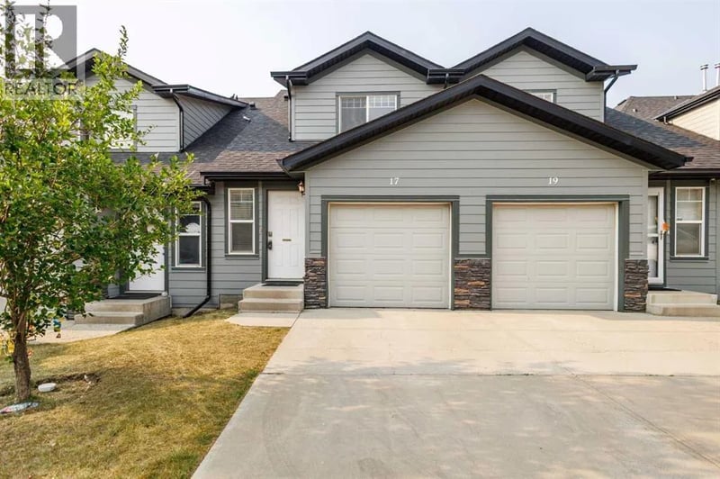 17 Panatella Villas Northwest, Calgary, Alberta, T3K0G7, Calgary, Alberta — photo 1 of 5
