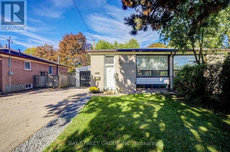 241 Taylor Mills Drive North, Richmond Hill (Crosby), Ontario, L4C2T8, Richmond Hill (Crosby), Ontario — photo 1 of 5