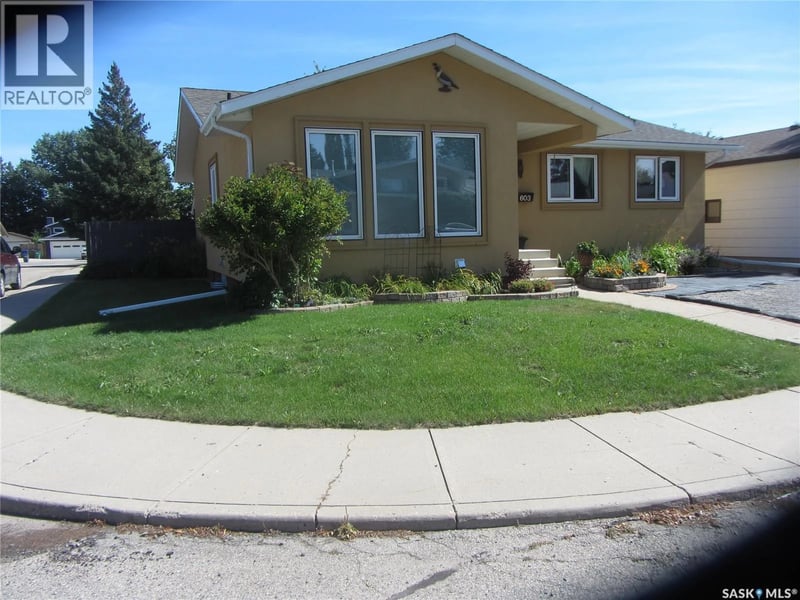 603 Christopher WAY, Saskatoon, Saskatchewan, S7J3S3, Saskatoon, Saskatchewan — photo 1 of 5