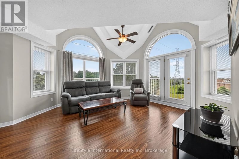 #307 208 Silvercreek Parkway North, Guelph (Junction/Onward Willow), Ontario, N1H8H2, Guelph (Junction/Onward Willow), Ontario — photo 1 of 5