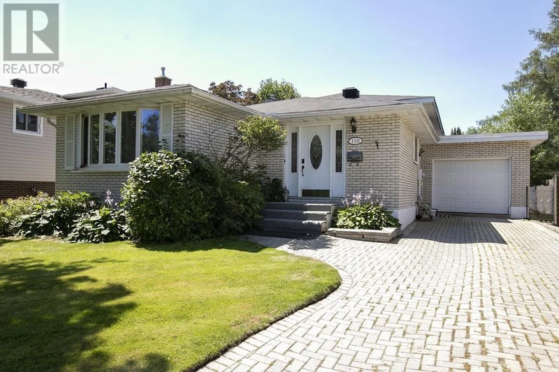 110 Country Club PL, Sault Ste. Marie, Ontario, P6A6A3, Sault Ste. Marie, Ontario — photo 1 of 5