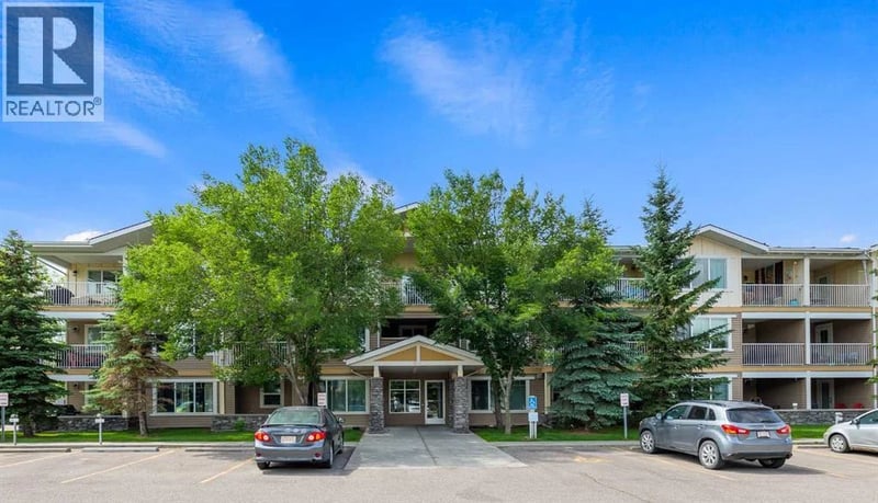 4 Kingsland Close Southeast, Airdrie, Alberta, T4A0J3, Airdrie, Alberta — photo 1 of 5