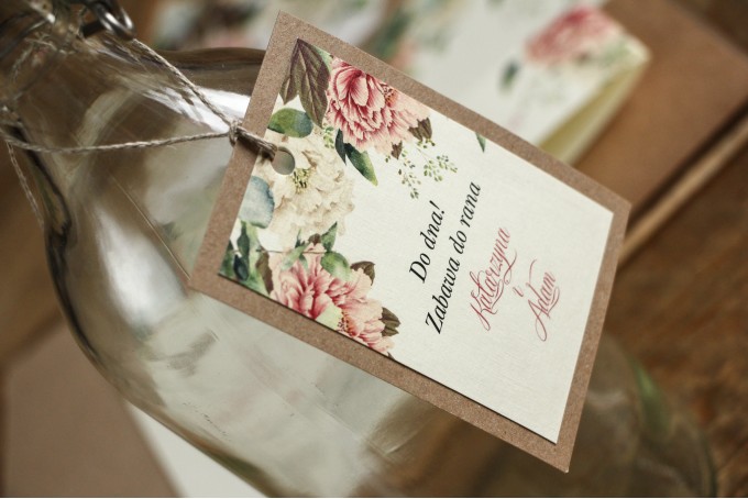 Zawieszki na butelki weselne z kolekcji Mokate