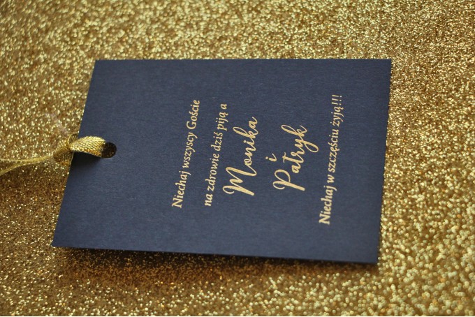 Zawieszki na butelki weselne w stylu Glamour