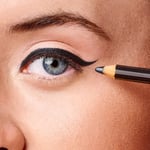 ايسنس قلم كحل كاجال 04 أسود Essence Kajal Pencil 01 Black