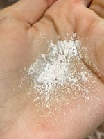 بودرة معطرة للجسم ميستين بريتي بلومز برائحة الزهور والفواكه اللذيذة 100جم Mistine Pretty Blooms Perfume Talcum
