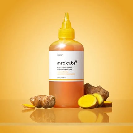 ميديكوب تونر بحمض الكوجيك والكركم لتفيتح وتنقية البشرة 250مل Medicube Kojic Acid & Turmeric Skin Renewal Toner