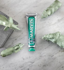 معجون أسنان كلاسيك بالنعناع القوي 25مل Marvis Classic Strong Mint Toothpaste