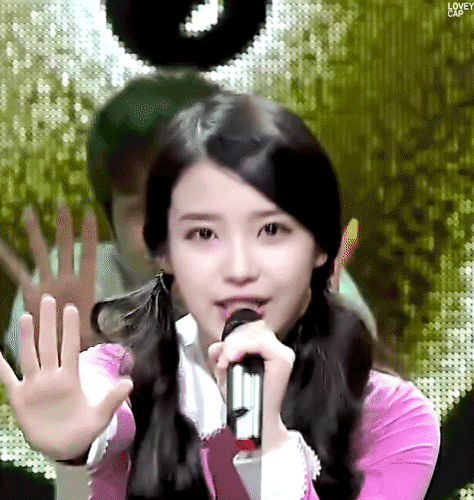 [잡담] 와 아이유 아이라인 바꾸니까 걍 19살때 얼굴나옴ㅋㅋ | 인스티즈